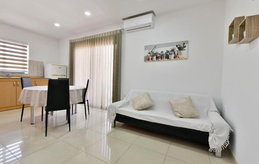 Sea View Apartment Birżebbuġa Buitenkant foto