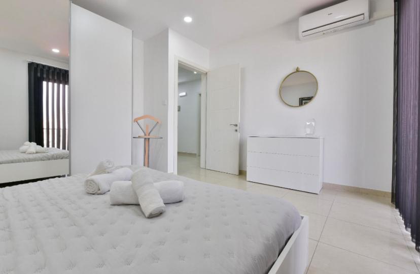 Sea View Apartment Birżebbuġa Buitenkant foto