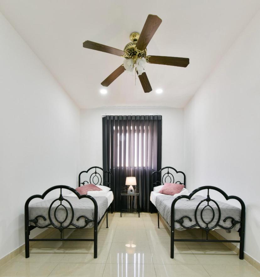 Sea View Apartment Birżebbuġa Buitenkant foto
