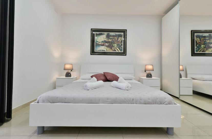Sea View Apartment Birżebbuġa Buitenkant foto